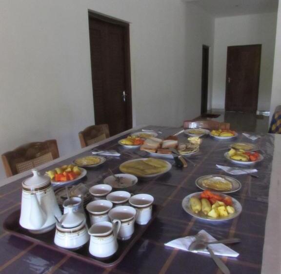 اتاق استاندارد سه نفره, Rainbow Guest House