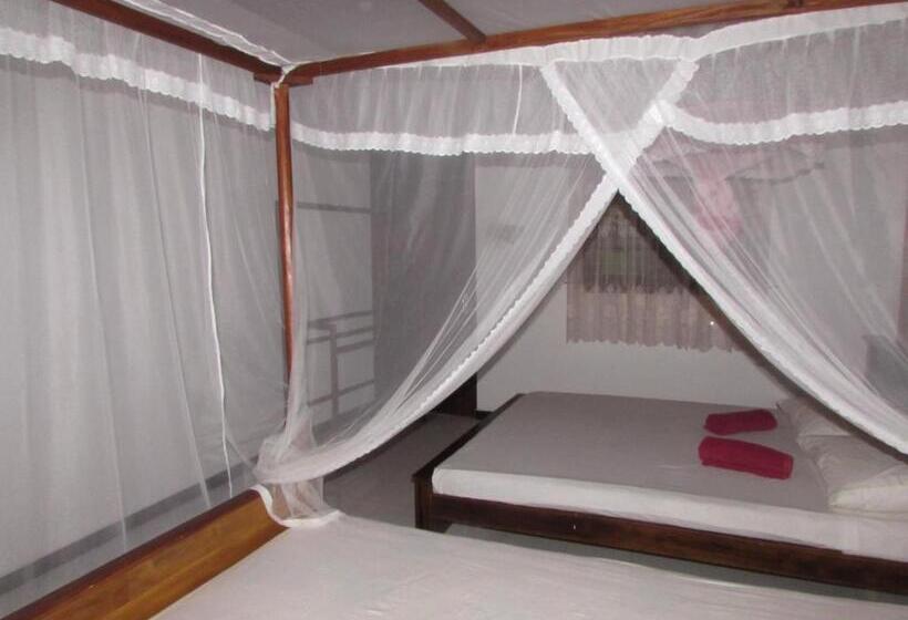 اتاق خانوادگی, Rainbow Guest House