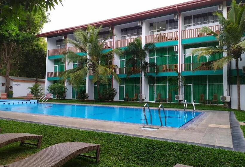 اتاق سوپریور چهار تخته, Acme Grand Hotel Habarana