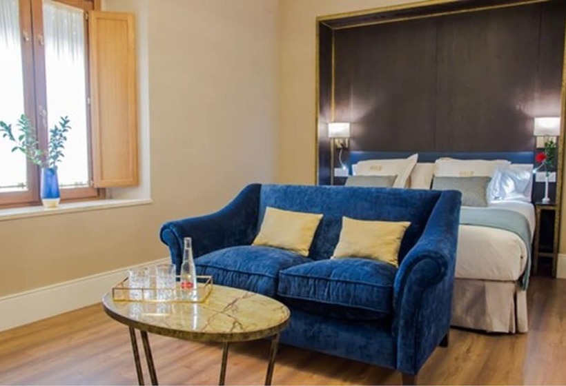 اتاق لوکس با وان آب گرم, Halo Boutique