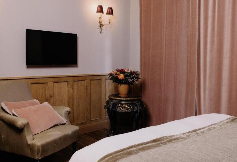 Comfort room with terrace, La Maison De Lucie