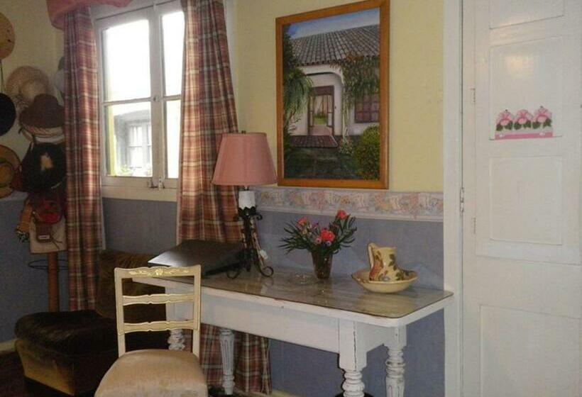 Номер Стандарт Индивидуальный, Hostal Renoir
