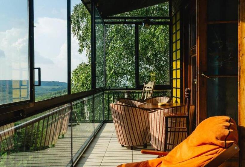 اتاق استاندارد چهارنفره با چشم‌انداز باغ, Lodging Vidmar