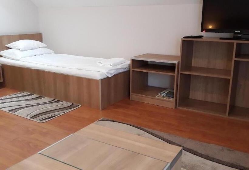 스탠다드 트리플 발코니 룸, Csipkeház Apartman