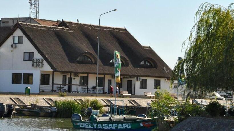 اتاق استاندارد با چشم‌انداز دریاچه, Delta Marina