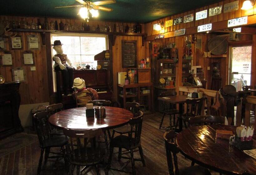 １ベッドルームハウス, Old Towne Inne Chuckwagon Bar & Grill