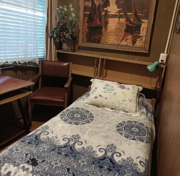 Quarto Estandar Individual, Family House Del Rey