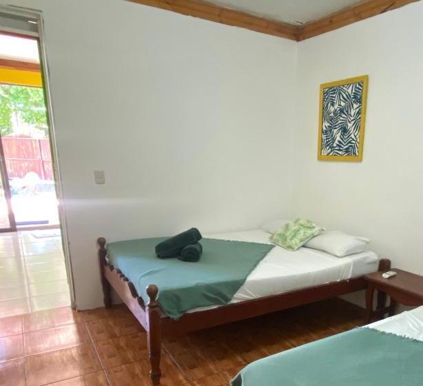 스탠다드 4인용 룸 공용 욕실, Cabinas Cahuita