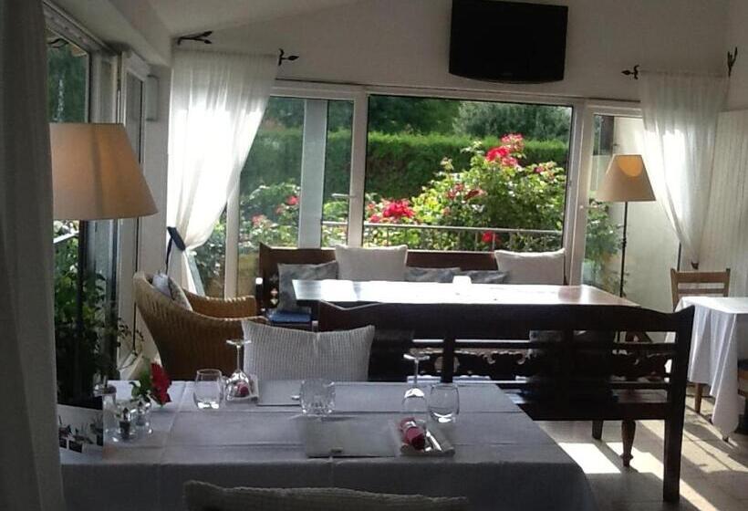 اتاق استاندارد سه نفره, Pension A Restaurace Filip Ii