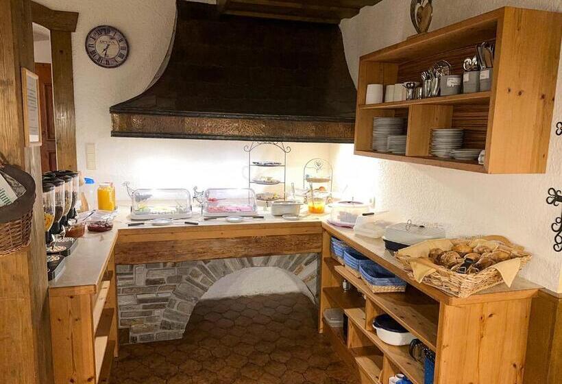 اتاق استاندارد, Alte Schmiede