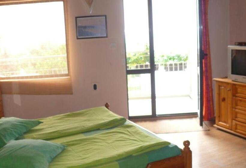 اتاق استاندارد سه نفره, Villa Climate Guest House