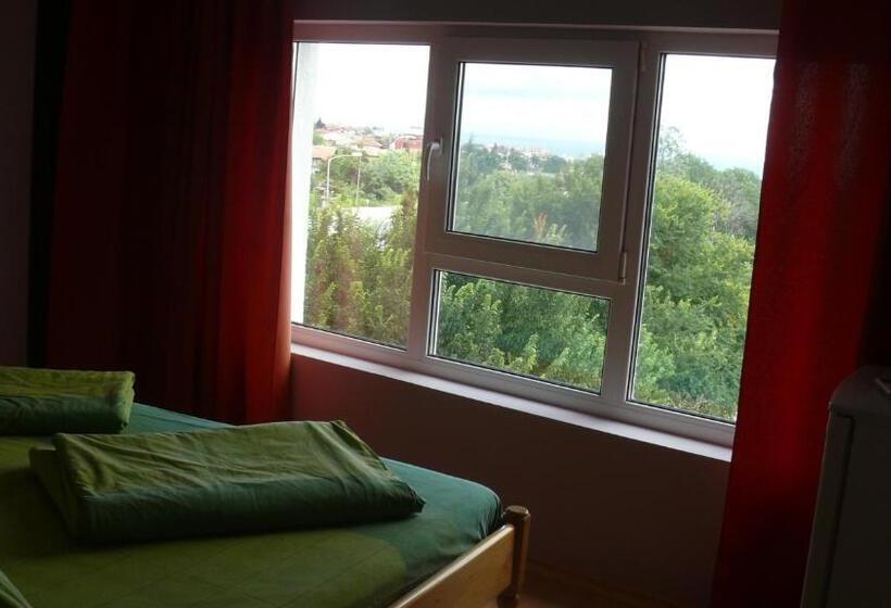 اتاق استاندارد یک نفره, Villa Climate Guest House