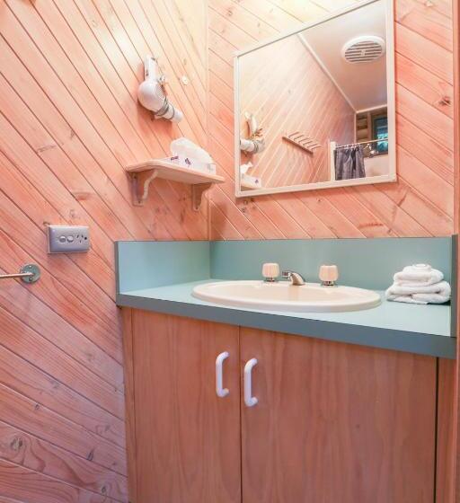 Дом 2 Спальни, Lazy Acre Log Cabins