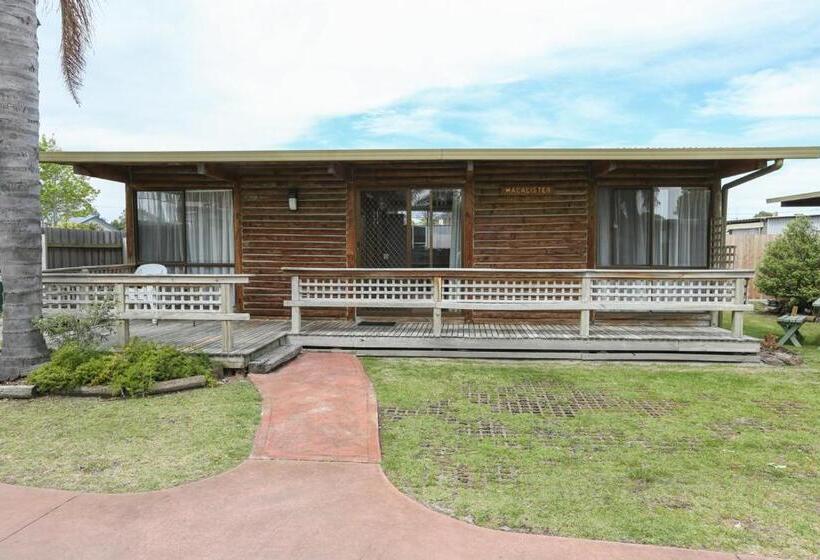 Хижина, Lazy Acre Log Cabins