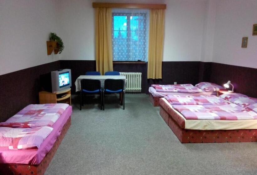 Четырехместный Номер Стандарт, Penzion Poprda