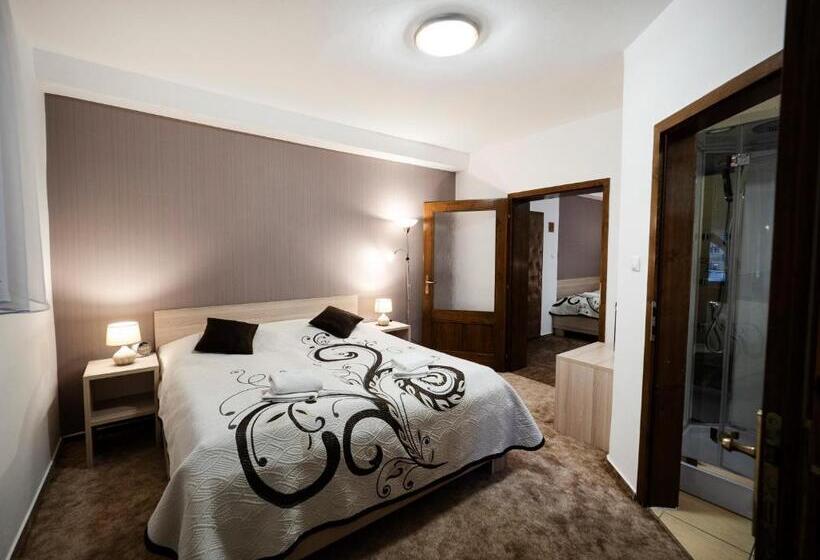 جناح, Penzion Almada