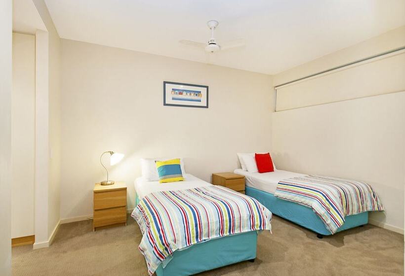 Апартаменты 3 Спальни, Space Holiday Apartments