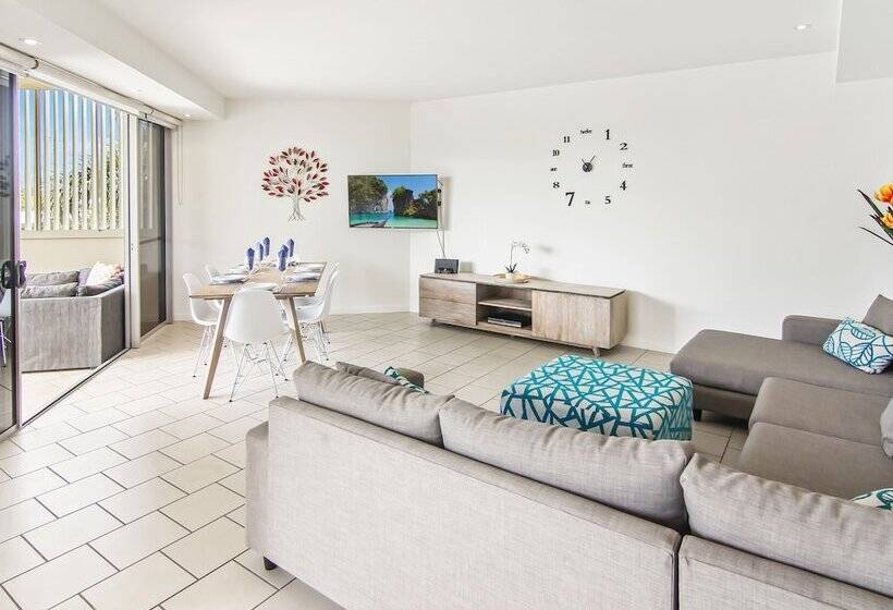 Апартаменты 2 спальни Вид на Сад, Space Holiday Apartments