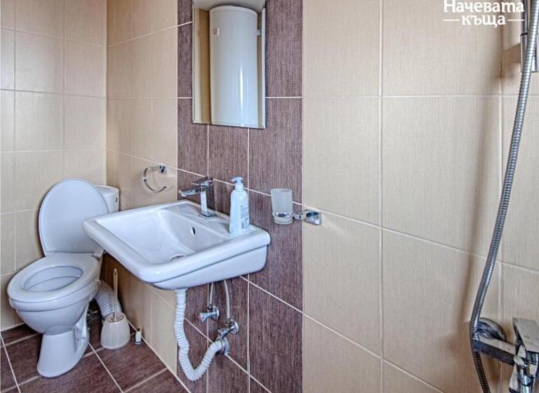 جناح جونيور, Guest House Nachevata Kashta