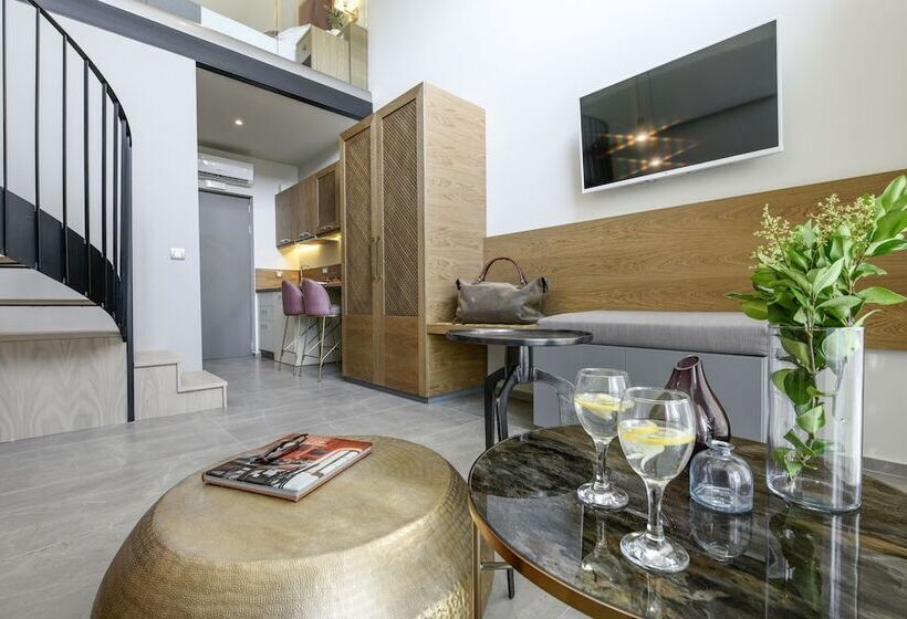 Номер Premium Вид на Бассейн, Serenity Suites