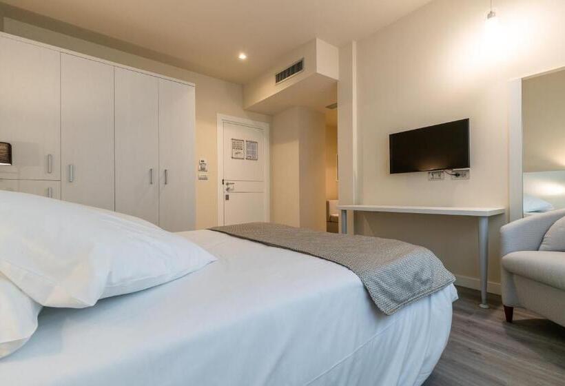 Chambre Familiale Supérieure, La Dolce Vita