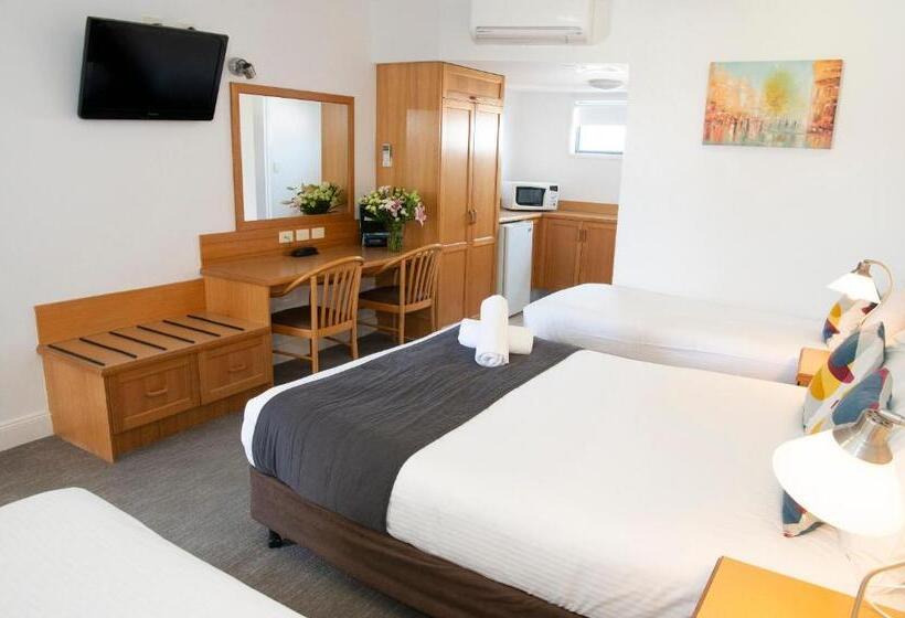 Семейный Номер, Rockpool Motor Inn