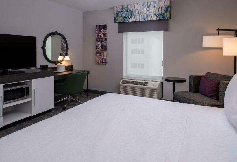 Номер Стандарт Кровать Кинг Адаптированный для Инвалидов, Hampton Inn & Suites Winstonsalem Downtown