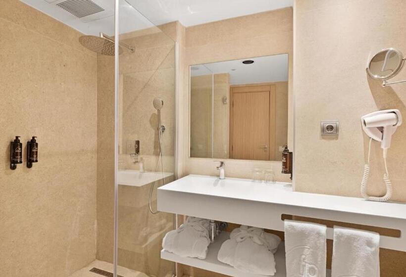 带有一个卧室和海景的高级公寓, Aparthotel Fontanellas Playa