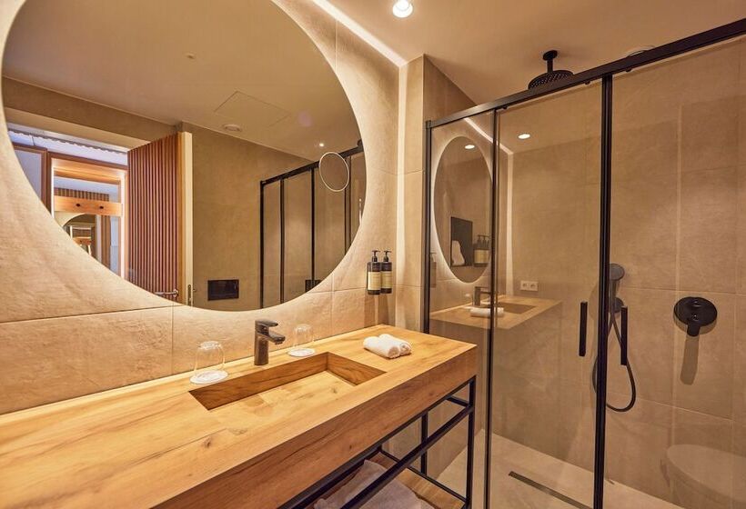 Номер Стандарт Вид на Сад, Universal Grand Leon & Spa