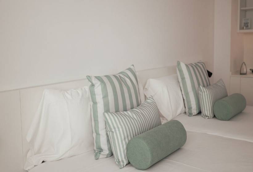 חדר בסיסי, Villa España