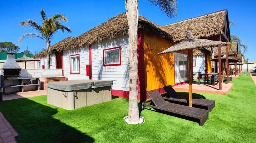 Бунгало Deluxe, La Marina Resort