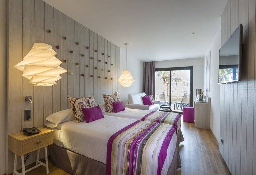 Quarto Deluxe Vista Piscina, Grand Palladium White Island Resort & Spa