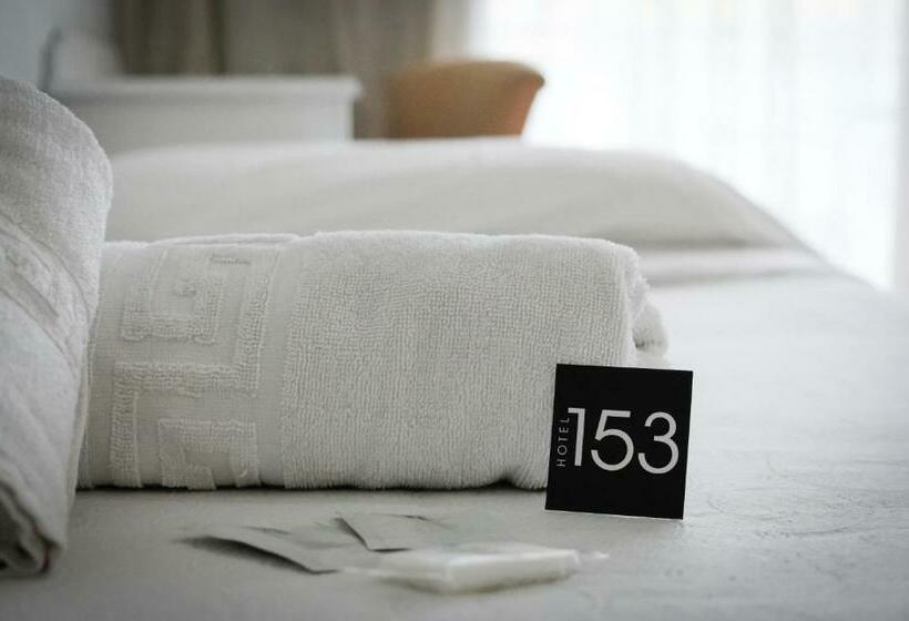 اتاق استاندارد با تراس, 153