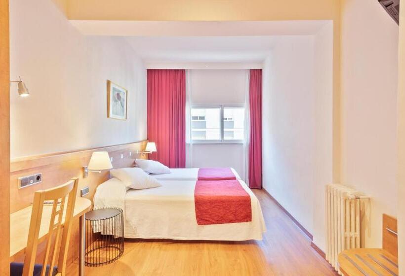 اتاق استاندارد چهار تخته, Acta Antibes