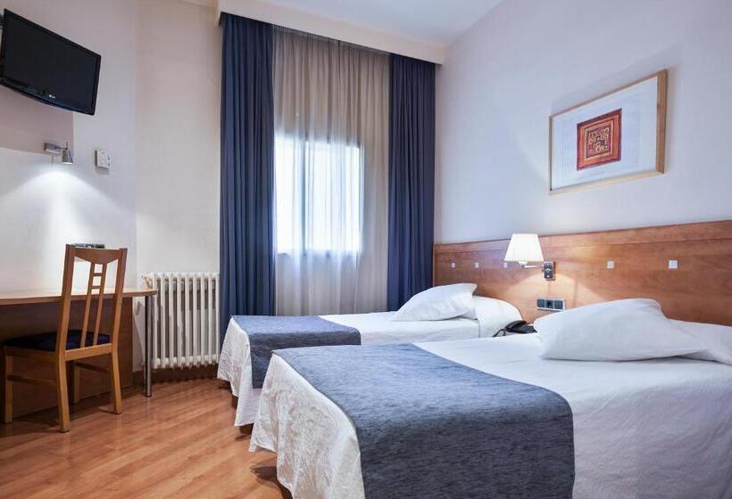 اتاق استاندارد چهار تخته, Acta Antibes