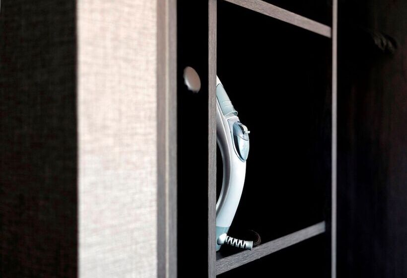 Номер Стандарт, Hg City Suites Barcelona
