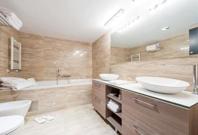Полулюкс, New Hotel Colon