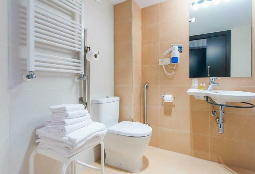 سوئیت جونیور برای معلولان, New Hotel Colon