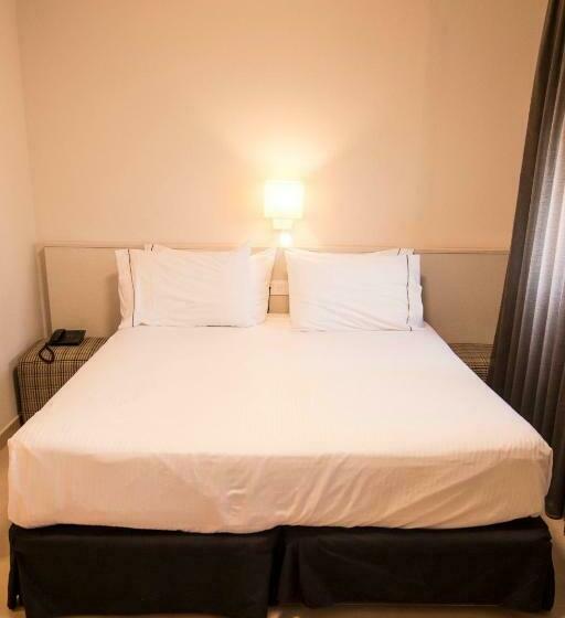 اتاق خانوادگی, New Hotel Colon