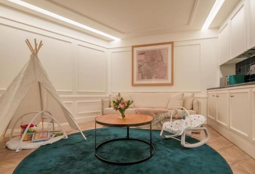 جناح, Only You Hotel Valencia