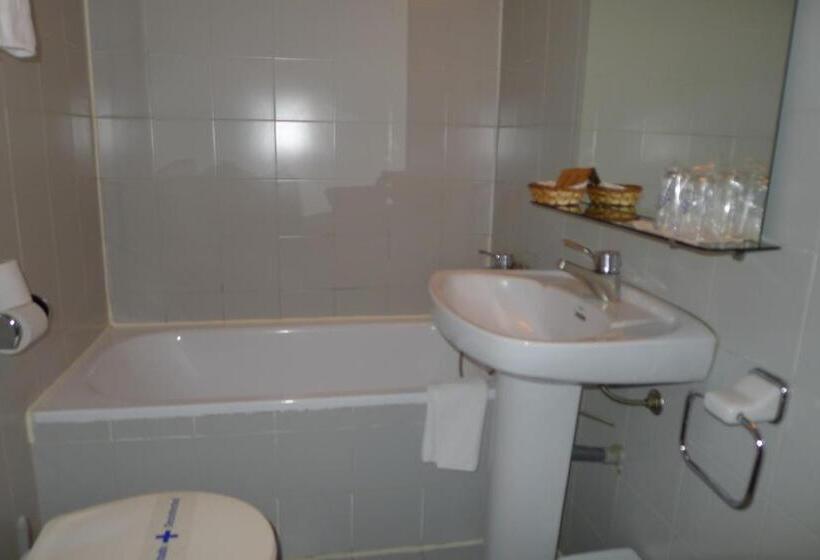 Четырехместный Номер Стандарт, Aero Hotel Cerdanya Ca L Eudald