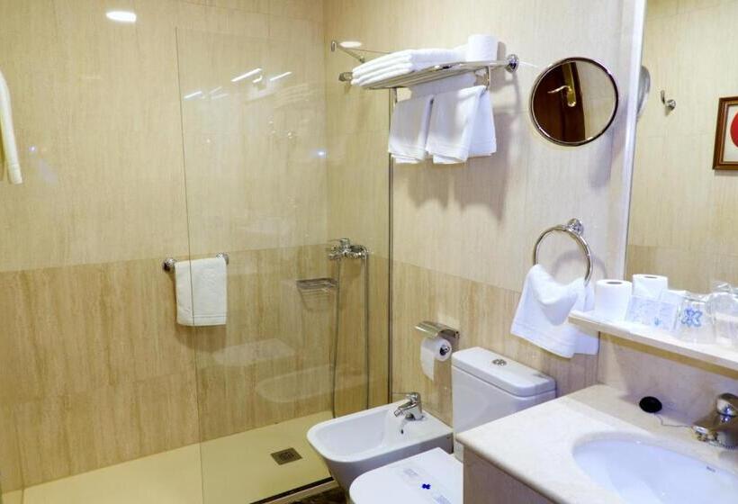 Habitación Triple Estándar, Hospedium Hotel Los Condes