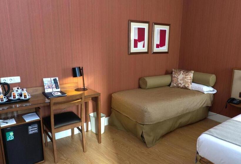 Habitación Triple Estándar, Hospedium Hotel Los Condes