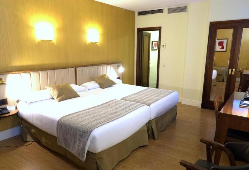 Habitación Triple Estándar, Hospedium Hotel Los Condes