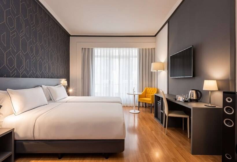 Quarto Premium, Madrid Plaza De España, Affiliated By Meliá