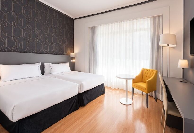 Quarto Triplo Estandar, Madrid Plaza De España, Affiliated By Meliá