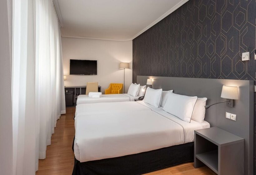 Quarto Triplo Estandar, Madrid Plaza De España, Affiliated By Meliá