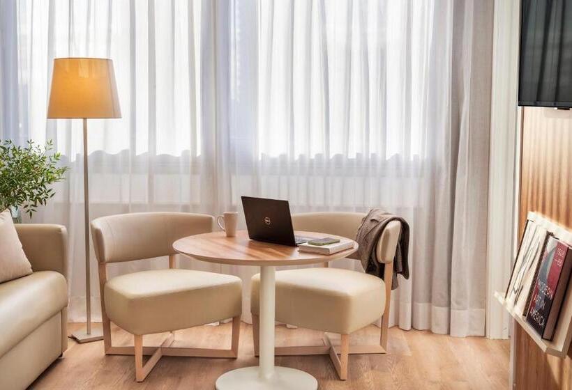 سوییت جونیور, Melia Madrid Princesa