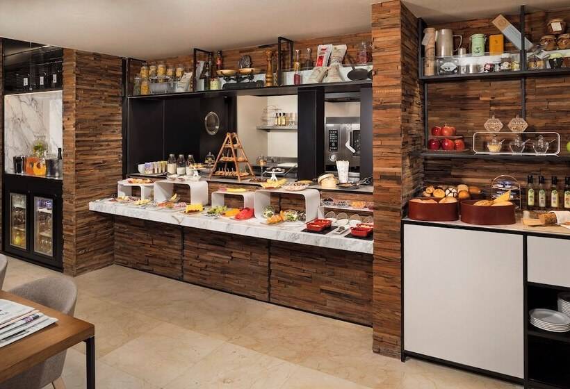 سوییت جونیور, Melia Madrid Princesa