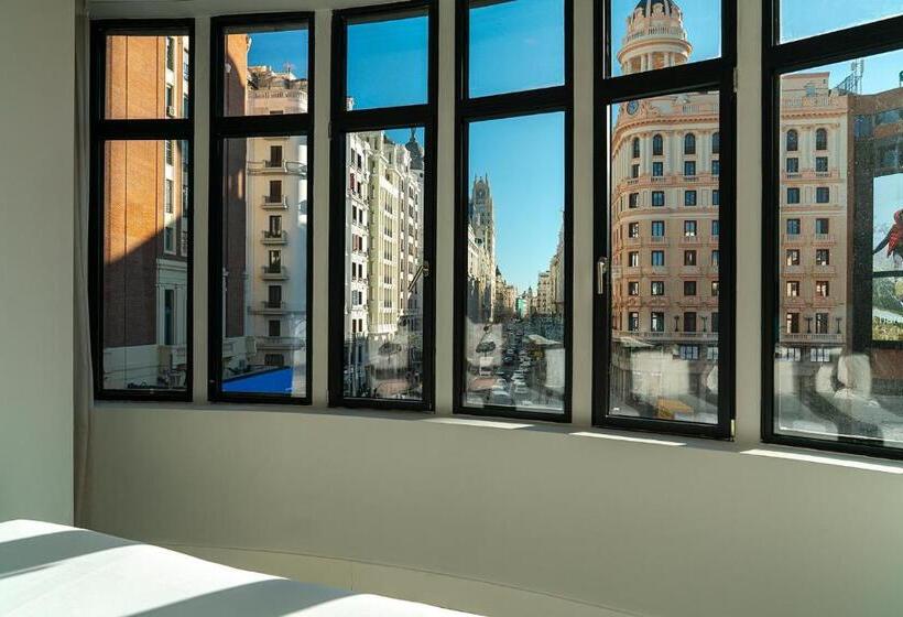 اتاق لوکس با چشم‌انداز, Vincci Capitol